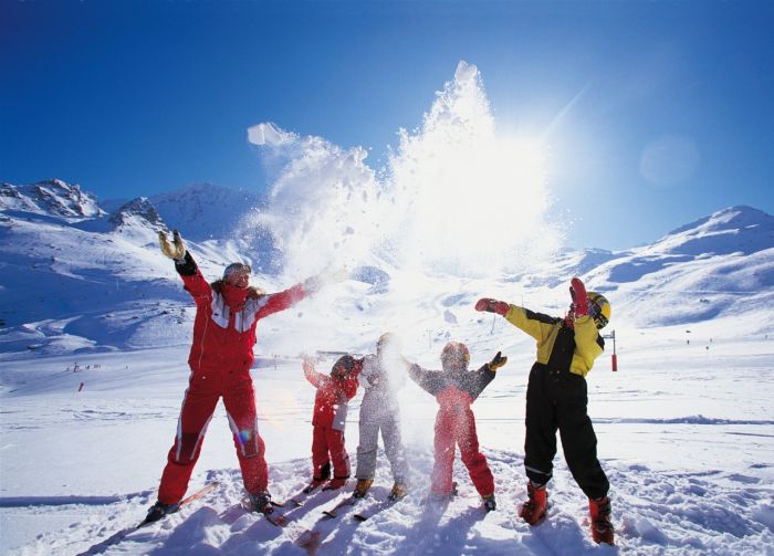 зимние развлечения - лыжи